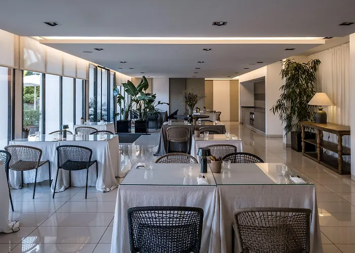 فندق Eden Park By Brava 4*